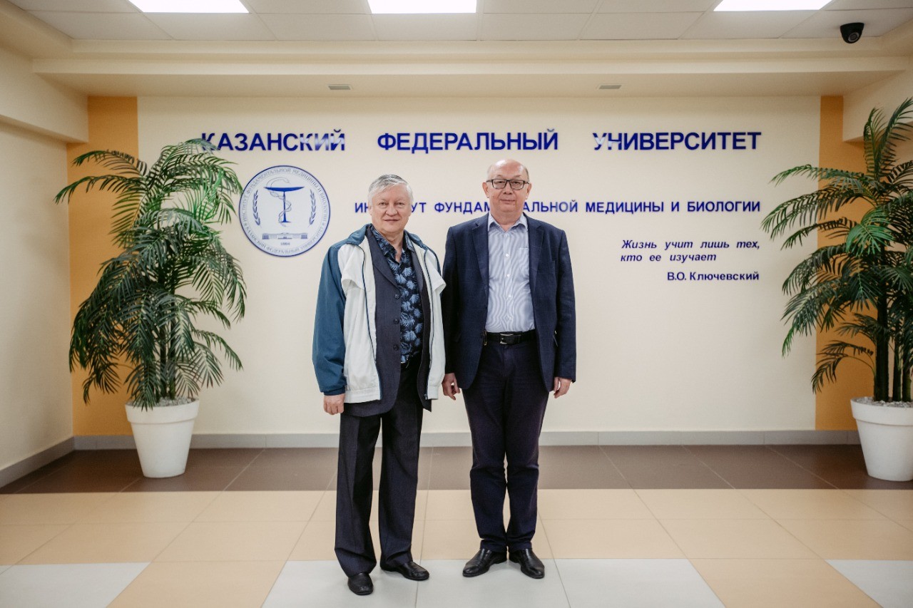 World Chess Champion Anatoly Karpov toured Kazan University