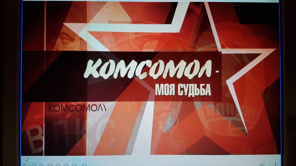 Директор ИСФН Михаил Дмитриевич Щелкунов поздравляет Директор ИСФН Михаил Дмитриевич Щелкунов поздравляет