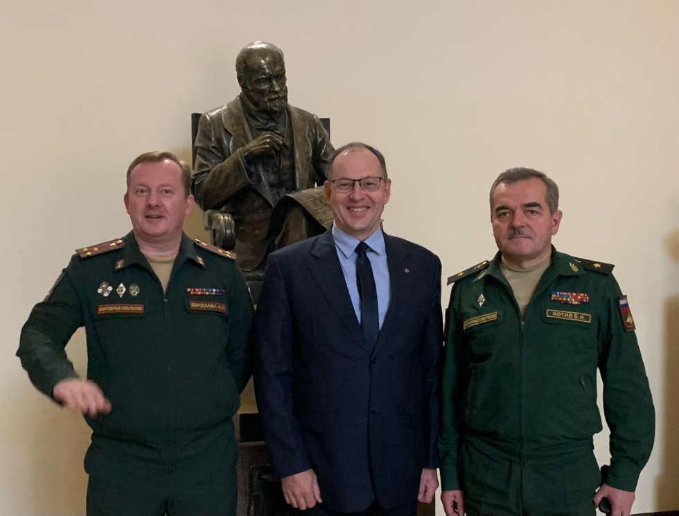 Сотрудничество с Военно-медицинской академией имени С.М.Кирова Сотрудничество с Военно-медицинской академией имени С.М.Кирова