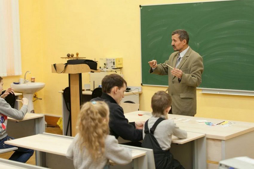 Маленькие студенты познакомились с историей Рождества и миром чудес Маленькие студенты познакомились с историей Рождества и миром чудес