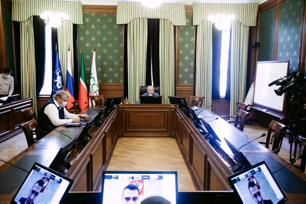 Ректор КФУ принял участие в заседании 'Клуба десяти' Ректор КФУ принял участие в заседании 'Клуба десяти'