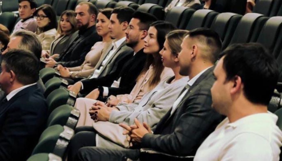 Закрытый кинопоказ легендарного голливудского кинофильма 1957 года Закрытый кинопоказ легендарного голливудского кинофильма 1957 года