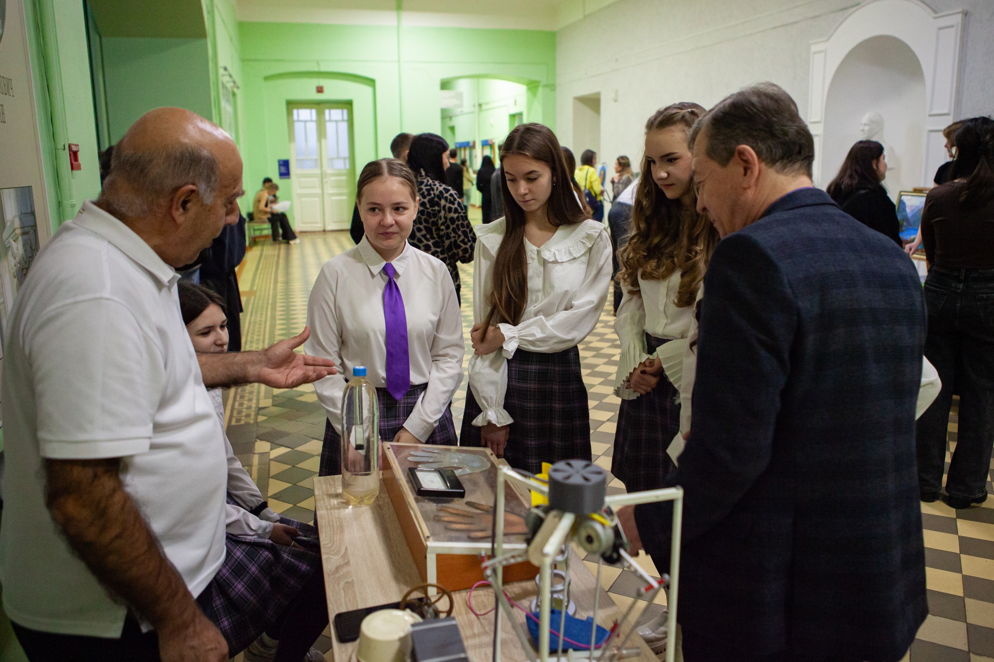 В Елабужском институте КФУ прошел День открытых дверей В Елабужском институте КФУ прошел День открытых дверей