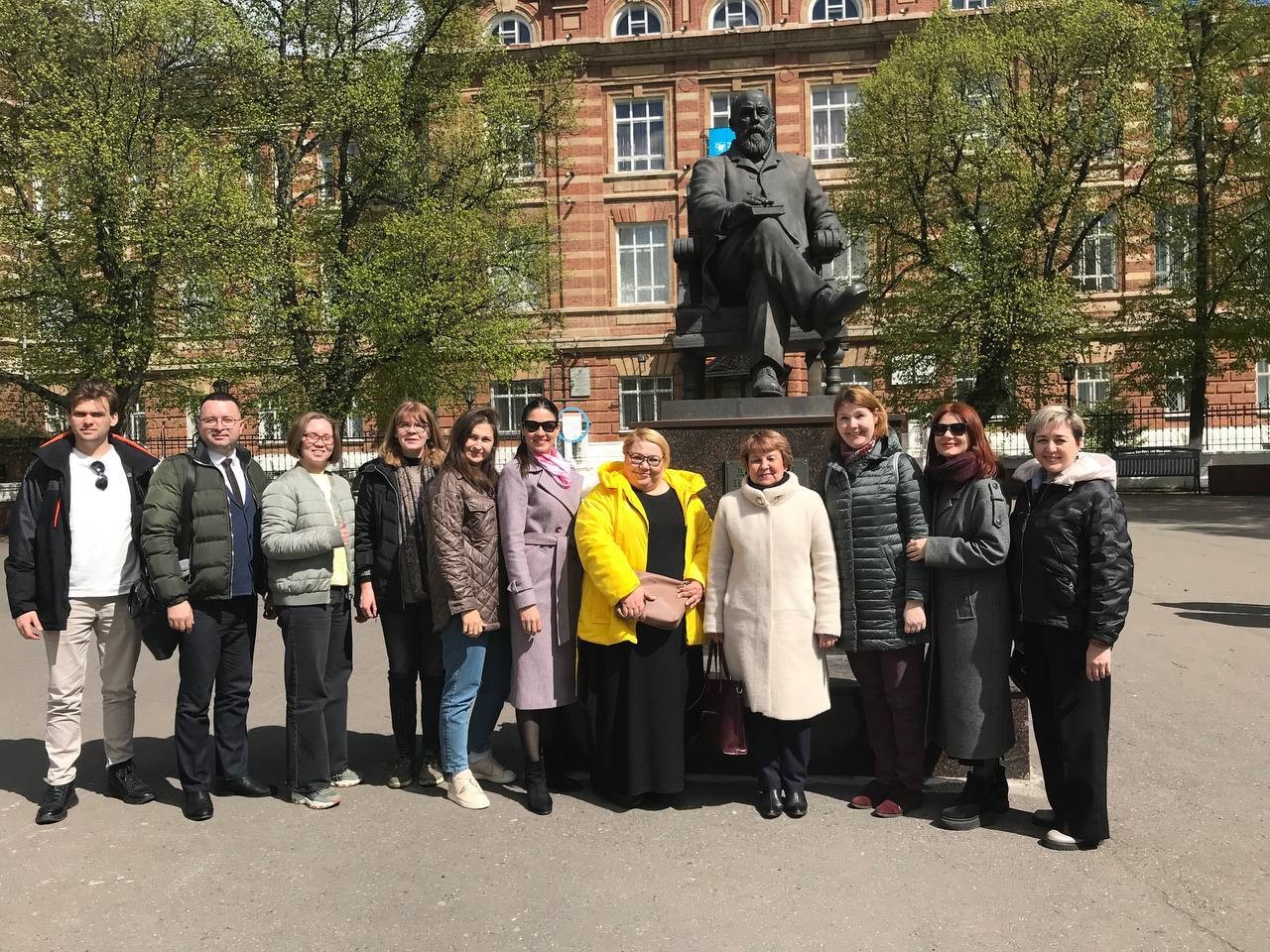 Экспертная группа конкурса 'Лучший куратор КФУ' выехала в Елабугу и Набережные Челны Экспертная группа конкурса 'Лучший куратор КФУ' выехала в Елабугу и Набережные Челны