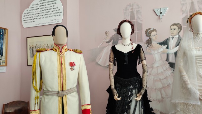 Вальс жизни в доме Левушки Толстого Вальс жизни в доме Левушки Толстого