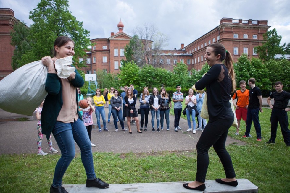Молодежный Сабантуй отметили в Елабужском институте КФУ Молодежный Сабантуй отметили в Елабужском институте КФУ