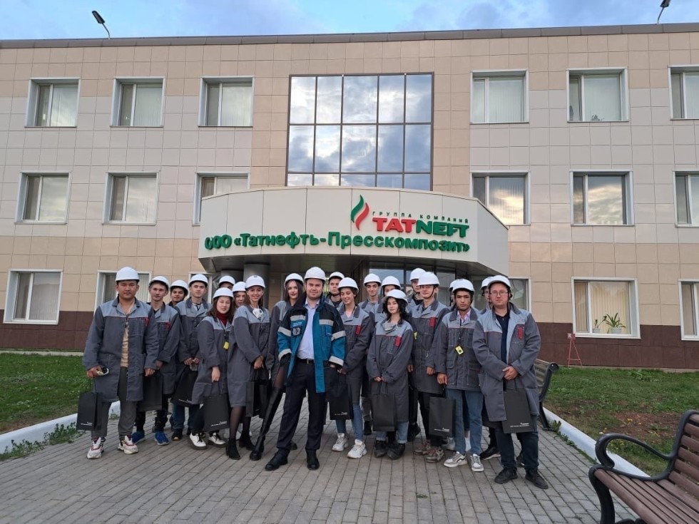 Студенты НЧИ КФУ посетили компанию в г.Елабуга ,Татнефть, экскурсия