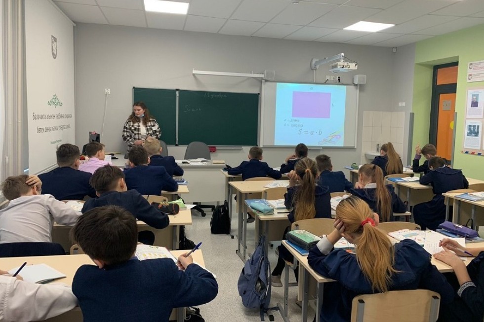 Студенты отделения математики и естественных наук проходят педагогическую практику Студенты отделения математики и естественных наук проходят педагогическую практику