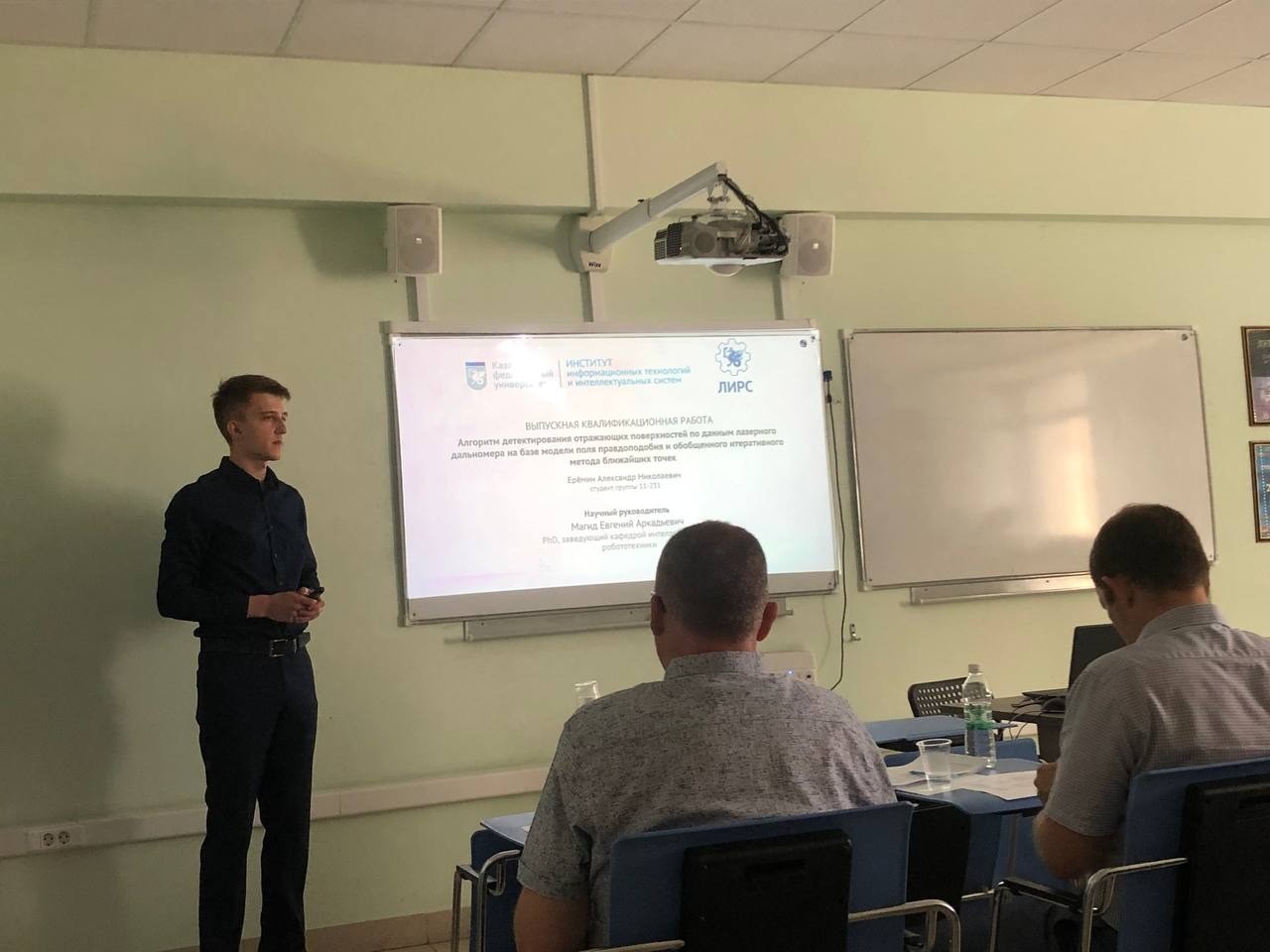 Магистранты программы 'Интеллектуальная робототехника' защитили выпускные квалификационные работы Магистранты программы 'Интеллектуальная робототехника' защитили выпускные квалификационные работы