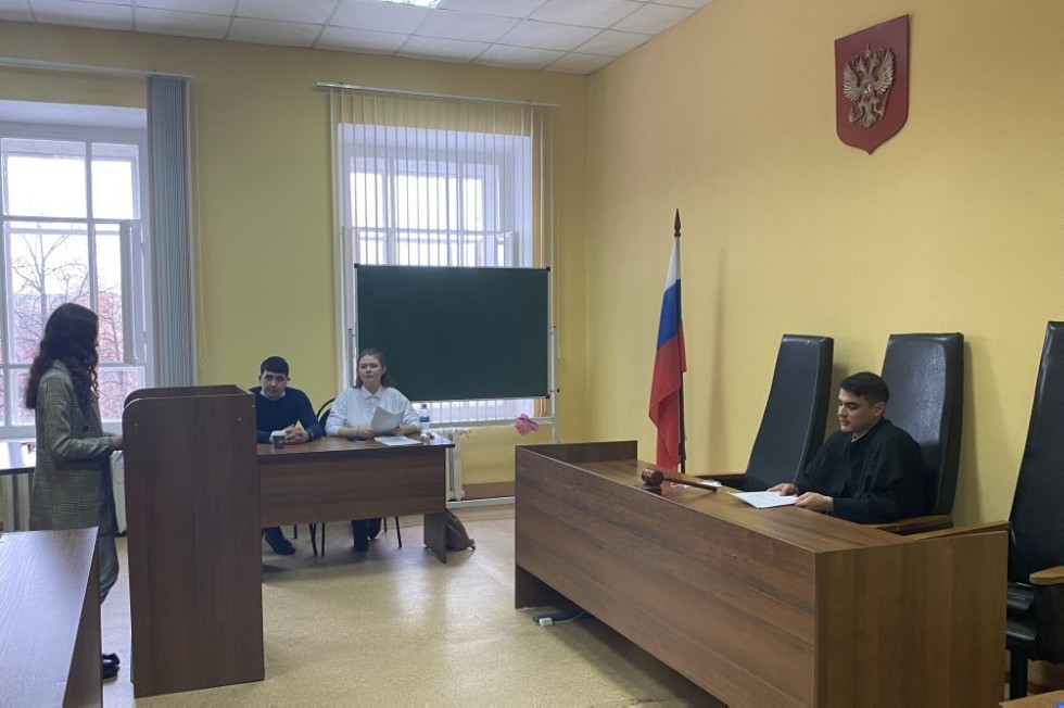 В Елабужском институте КФУ прошла Юридическая неделя, приуроченная ко Дню юриста В Елабужском институте КФУ прошла Юридическая неделя, приуроченная ко Дню юриста