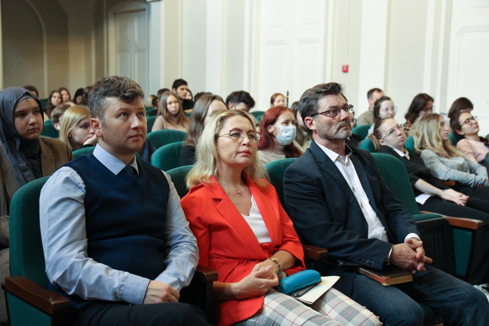 Директор Елабужского института Елена Мерзон встретилась с первокурсниками Директор Елабужского института Елена Мерзон встретилась с первокурсниками