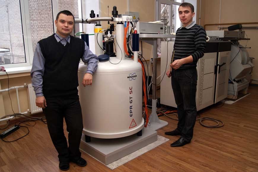 Научные исследования на кафедре проводятся с использованием оборудования при КФТИ КазНЦ РАН: