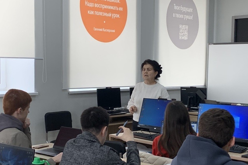 На кафедре математики и прикладной информатики Елабужского института продолжается сотрудничество с ФерГУ На кафедре математики и прикладной информатики Елабужского института продолжается сотрудничество с ФерГУ