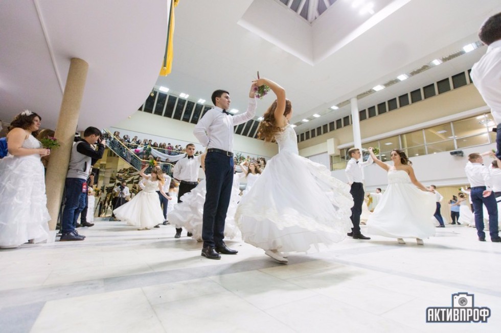 Торжественный бал в честь Дня рождения университета прошел в Елабужском институте КФУ Торжественный бал в честь Дня рождения университета прошел в Елабужском институте КФУ