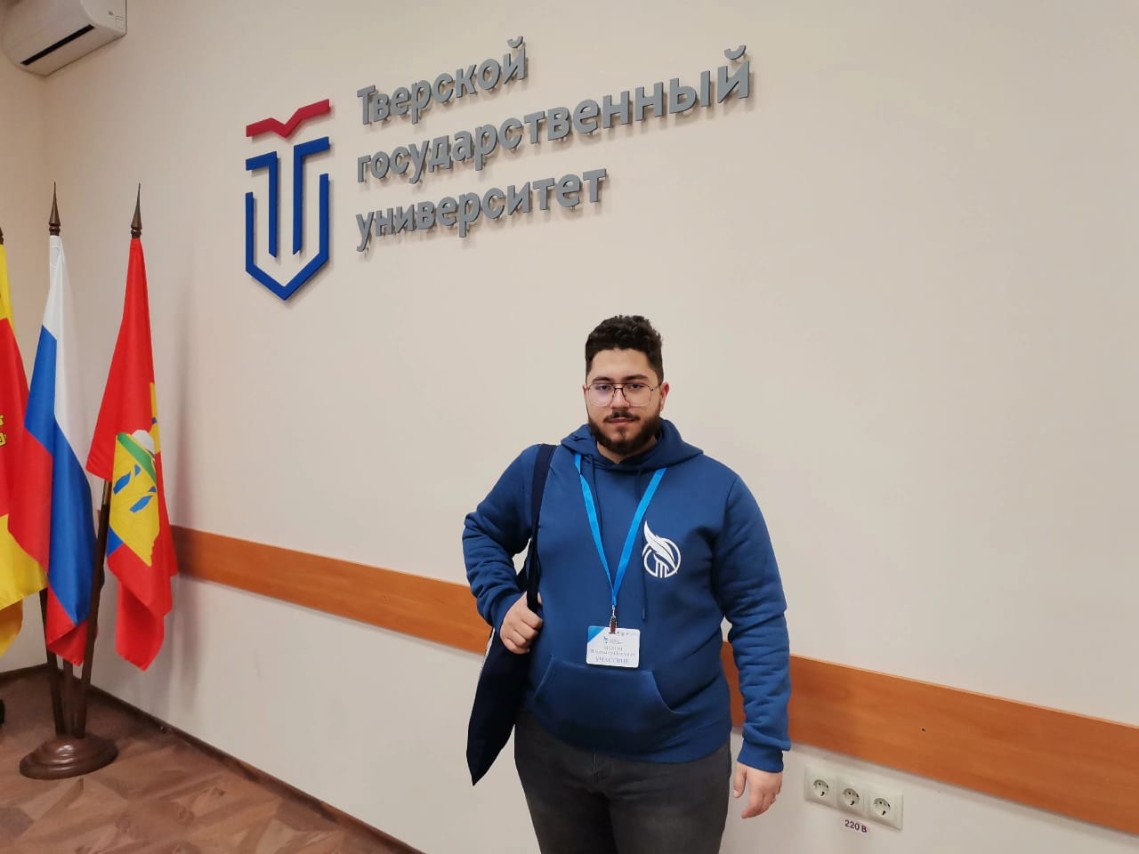 Начала свою работу Школа-съезд молодых историков Начала свою работу Школа-съезд молодых историков