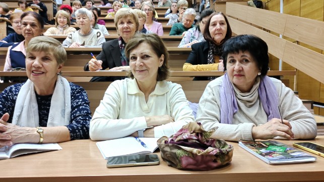 Слушатели Университета третьего возраста с большим интересом посещают лекции по истории Казани Слушатели Университета третьего возраста с большим интересом посещают лекции по истории Казани