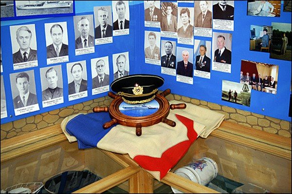 ����� �������� 33. �. ������������