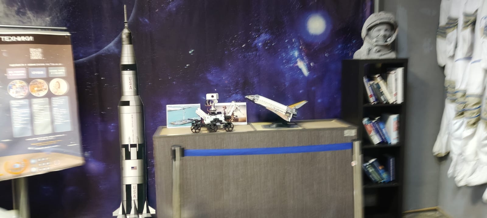 Делегация Института физики посетила Замечательный Дом занимательной науки и техники Делегация Института физики посетила Замечательный Дом занимательной науки и техники