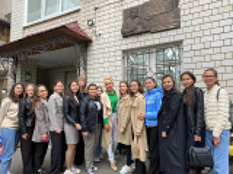 Шагыйрь исемен мәңгеләштереп... Шагыйрь исемен мәңгеләштереп...