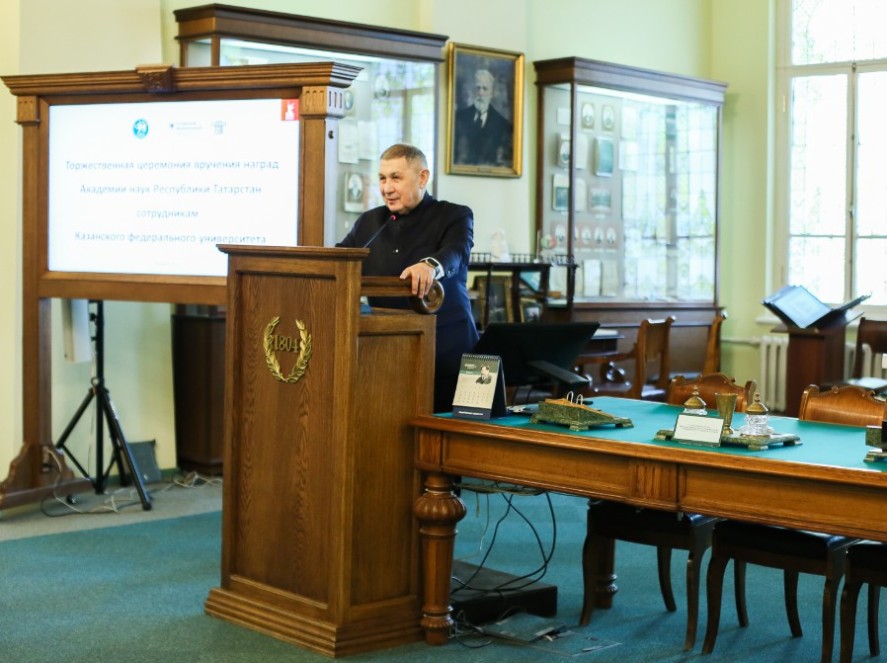 Ученый Института математики и механики им. Н.И. Лобачевского отмечен Академией наук Татарстана Ученый Института математики и механики им. Н.И. Лобачевского отмечен Академией наук Татарстана