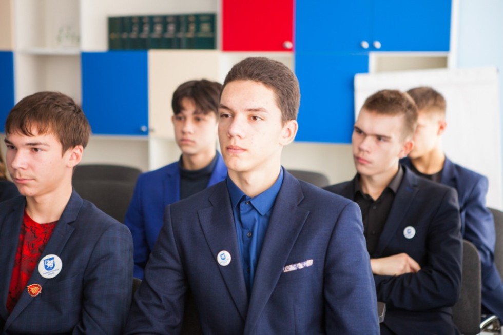 Встреча студентов Елабужского института и учеников 'Университетской' школы с преподавателями из Казани Встреча студентов Елабужского института и учеников 'Университетской' школы с преподавателями из Казани