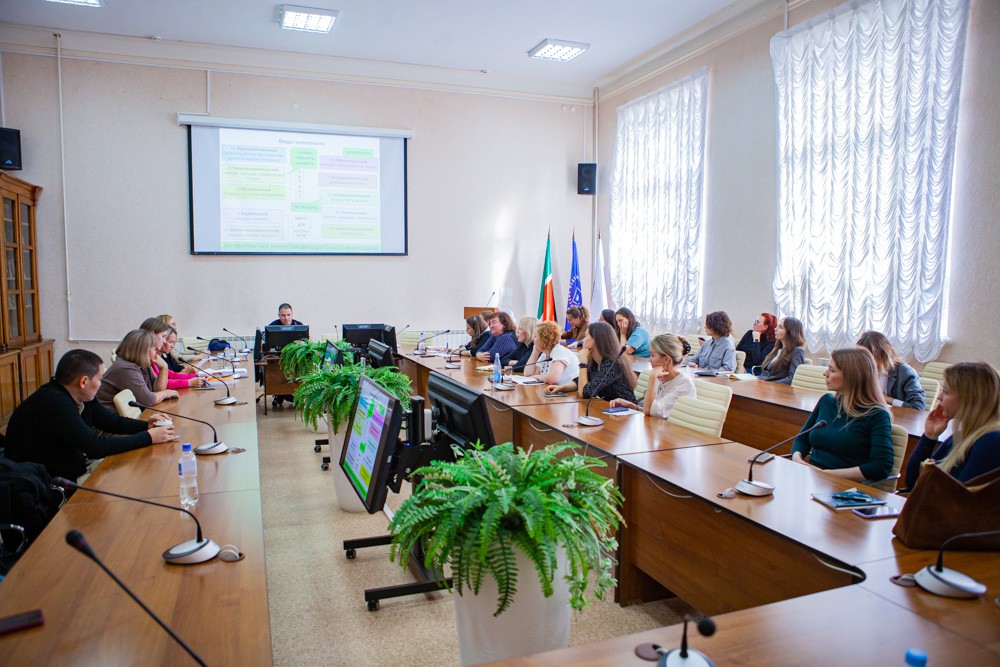 Молодые ученые и специалисты образования собрались за круглым столом в Елабужском институте Молодые ученые и специалисты образования собрались за круглым столом в Елабужском институте