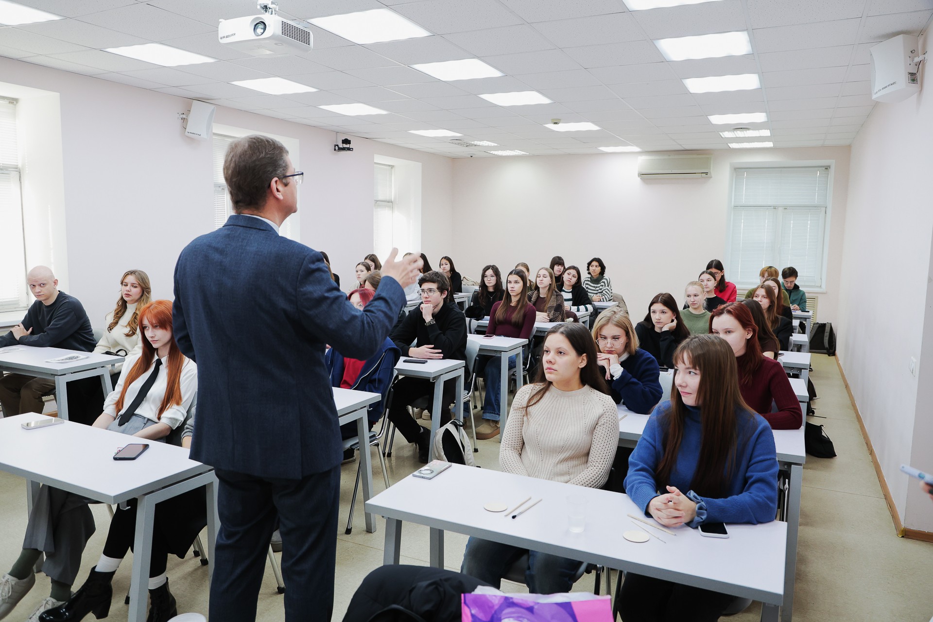 Наука - это круто! Как прошел 'Фестиваль студенческой науки' в КФУ Наука - это круто! Как прошел 'Фестиваль студенческой науки' в КФУ
