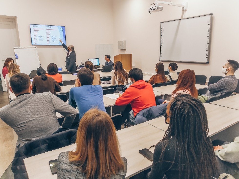 12 ноября на Юридическом факультете прошла бинарная лекция по праву беженцев 12 ноября на Юридическом факультете прошла бинарная лекция по праву беженцев