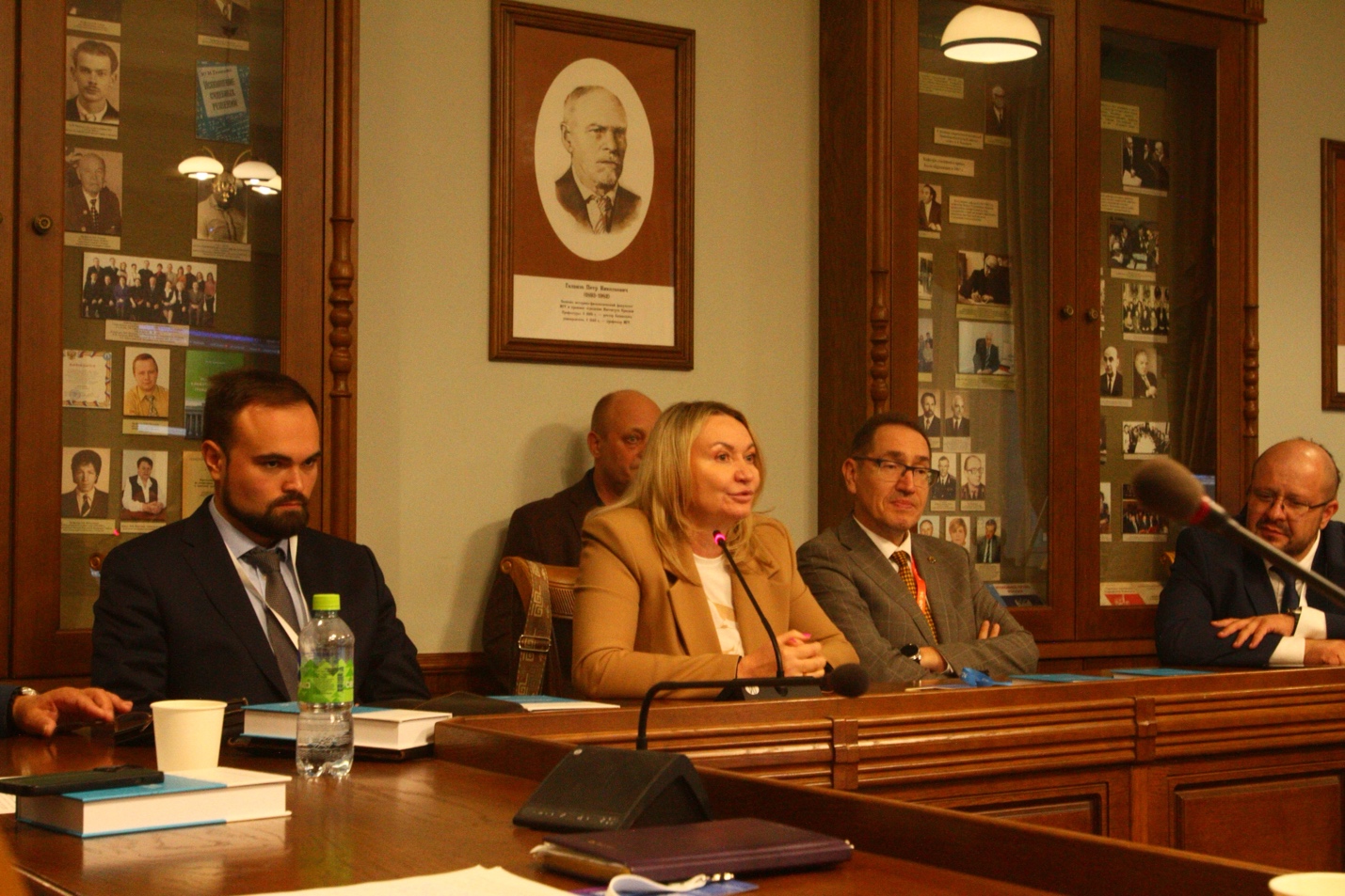 � ������ III ���������� �������������� ������������ ������ ������ ��������� ������: '��������� ����������� �����: ������� � ��������� (� 220-����� ���������� ������������)'