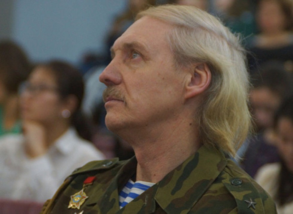 'Всё лучшее в мире ? наших рук дело' 'Всё лучшее в мире ? наших рук дело'