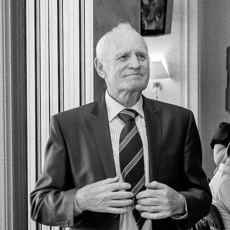 Ушел из жизни легендарный директор казанского лицея №131 ,Институт физики, Ушел из жизни легендарный директор казанского лицея №131 Ушел из жизни легендарный директор казанского лицея №131 ,Институт физики, Ушел из жизни легендарный директор казанского лицея №131