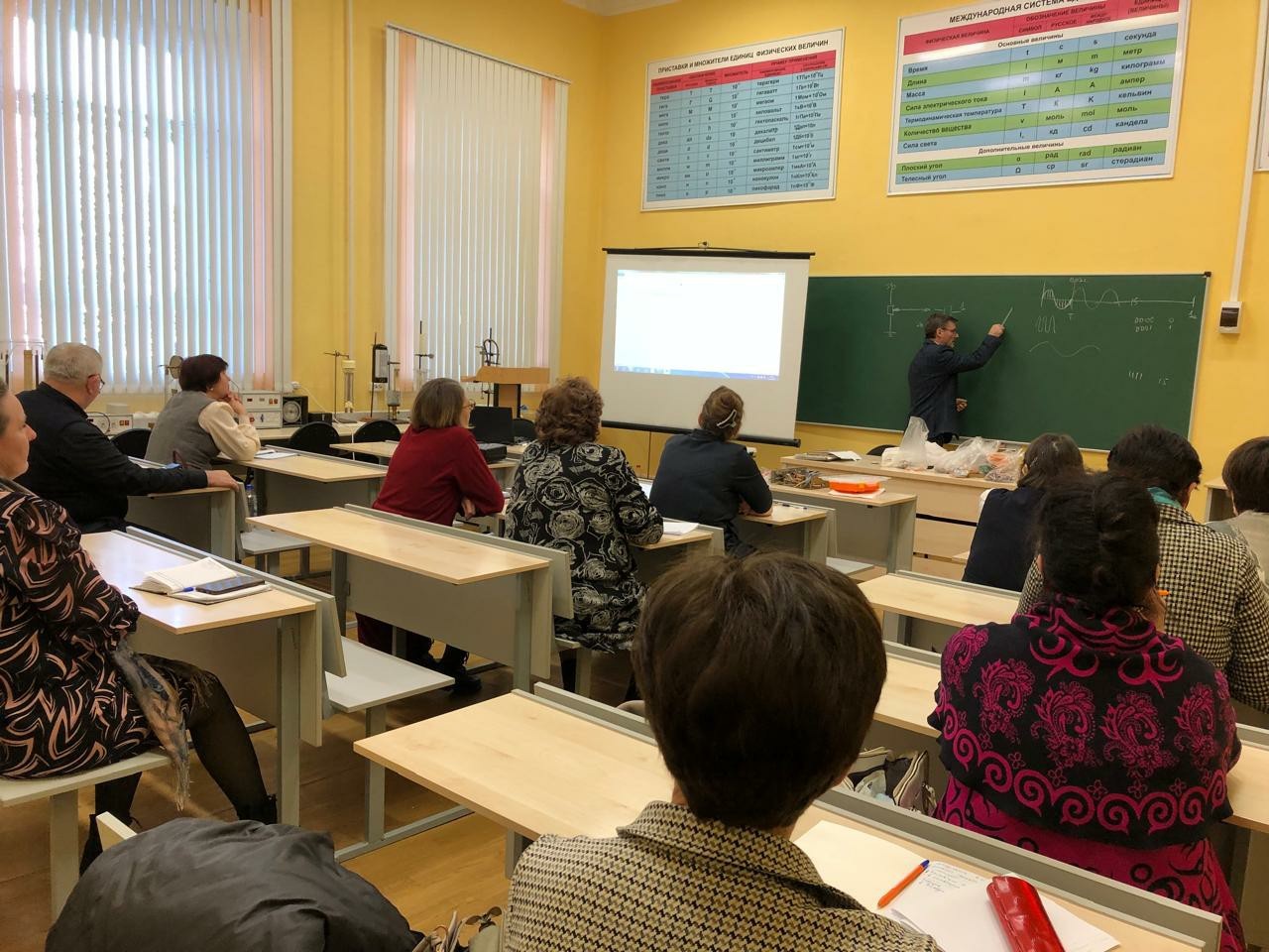 С 18 по 29 ноября 2024 г. в Елабужском институте под руководством доцента кафедры физики Красновой Л.А. и доцента кафедры математики и прикладной информатики Анисимовой Т.И. прошли бюджетные курсы повышения квалификации для учителей физики и математики. С 18 по 29 ноября 2024 г. в Елабужском институте под руководством доцента кафедры физики Красновой Л.А. и доцента кафедры математики и прикладной информатики Анисимовой Т.И. прошли бюджетные курсы повышения квалификации для учителей физики и математики.