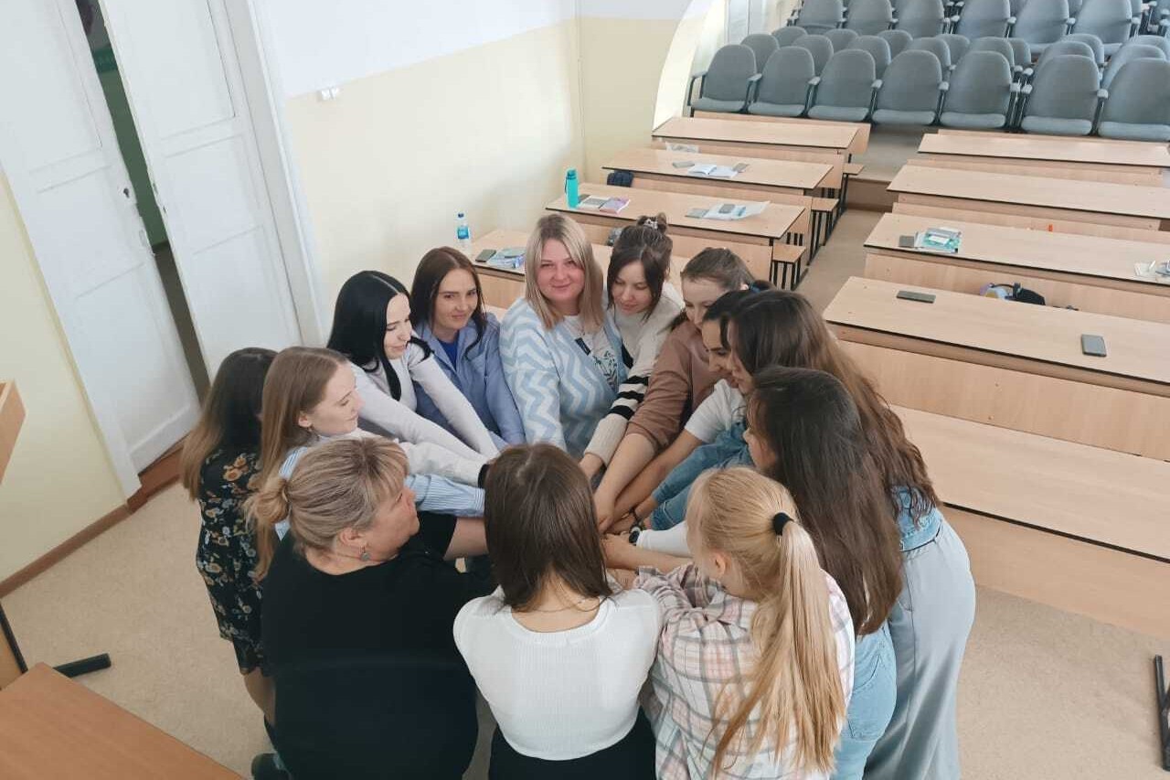 26 апреля куратор Нуриева Алеся провела  кураторский час на тему     'Позитивная занятость как профилактика противоправного поведения' ,Елабужский институт КФУ