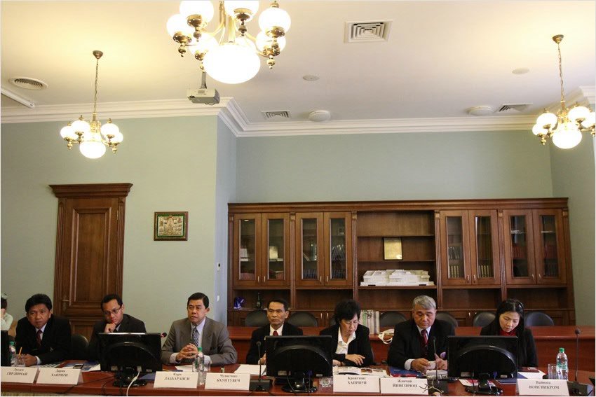 �������