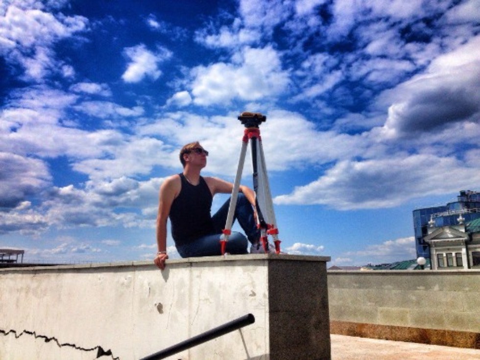 Практика по геодезии. На фото Игнашев Никита Студенты, выпускники