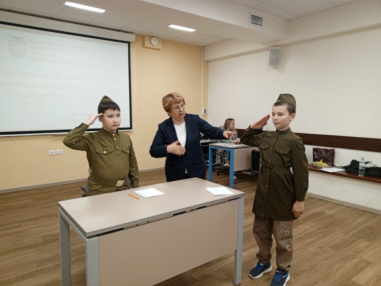 В детском театре Казанского федерального университета 'Радуга' проходят репетиции спектакля о Великой Отечественной войне В детском театре Казанского федерального университета 'Радуга' проходят репетиции спектакля о Великой Отечественной войне