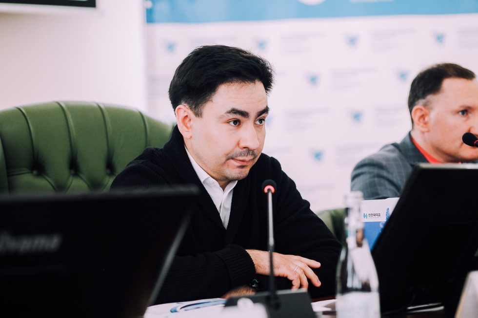 � ��� ��� ����� �����������, ������������ � 30-����� ��������������� ��������� ������ � �����