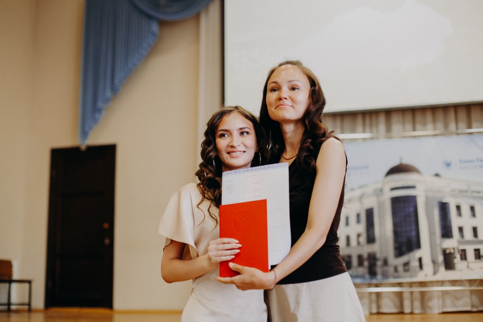 Состоялось торжественное вручение дипломов выпускникам бакалавриата по направлению Состоялось торжественное вручение дипломов выпускникам бакалавриата по направлению