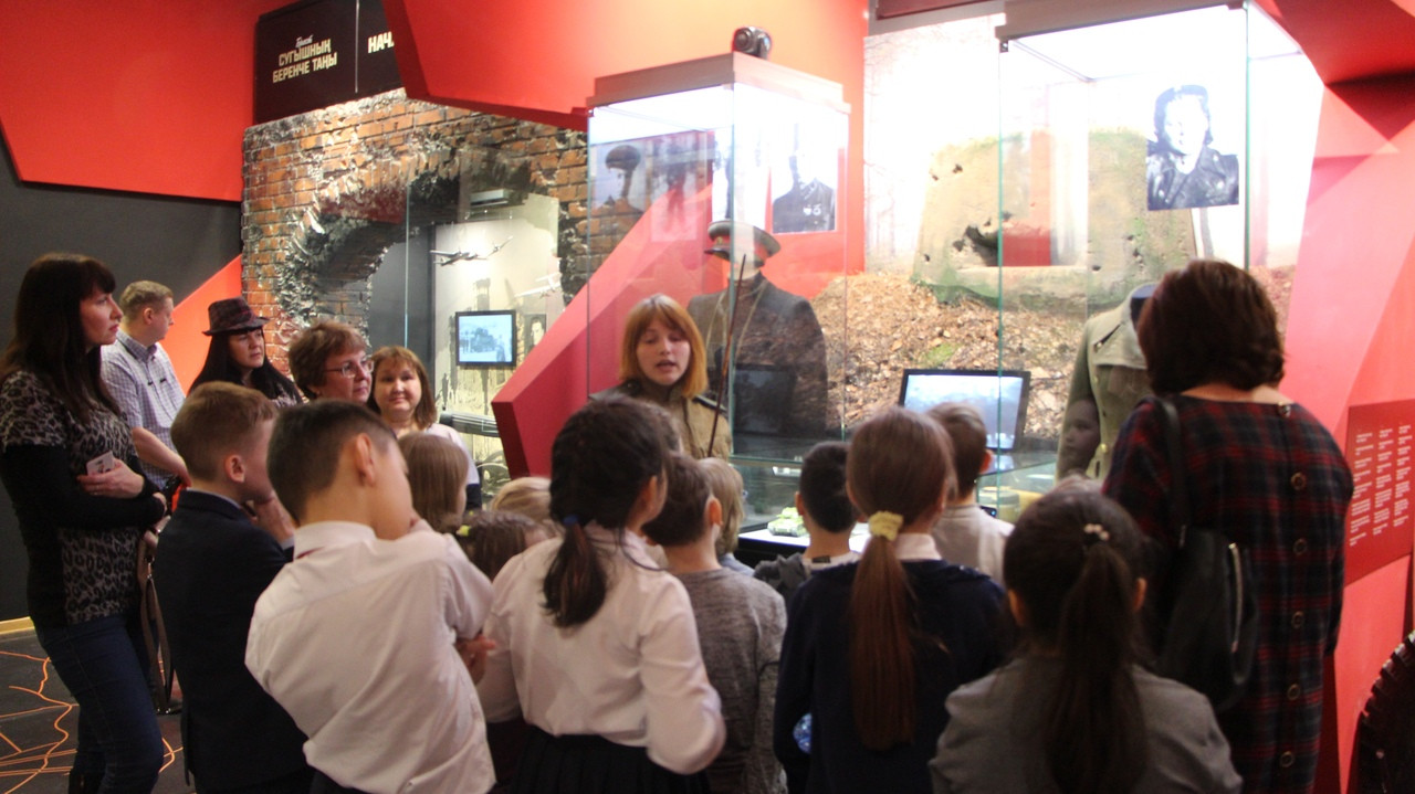 Детский театр КФУ 'Радуга' и спектакль о Великой Отечественной войне Детский театр КФУ 'Радуга' и спектакль о Великой Отечественной войне