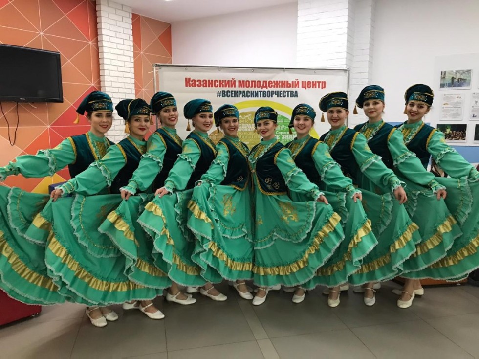 Танцевальный коллектив 'Яшьлек' Танцевальный коллектив 'Яшьлек'