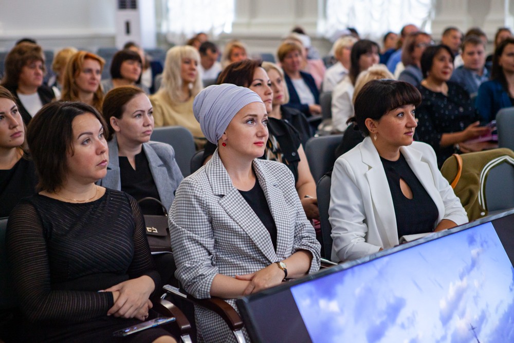 В Елабужском институте КФУ прошла встреча с Голубицким А.В., директором МБОУ СОШ 'Школа будущего' В Елабужском институте КФУ прошла встреча с Голубицким А.В., директором МБОУ СОШ 'Школа будущего'