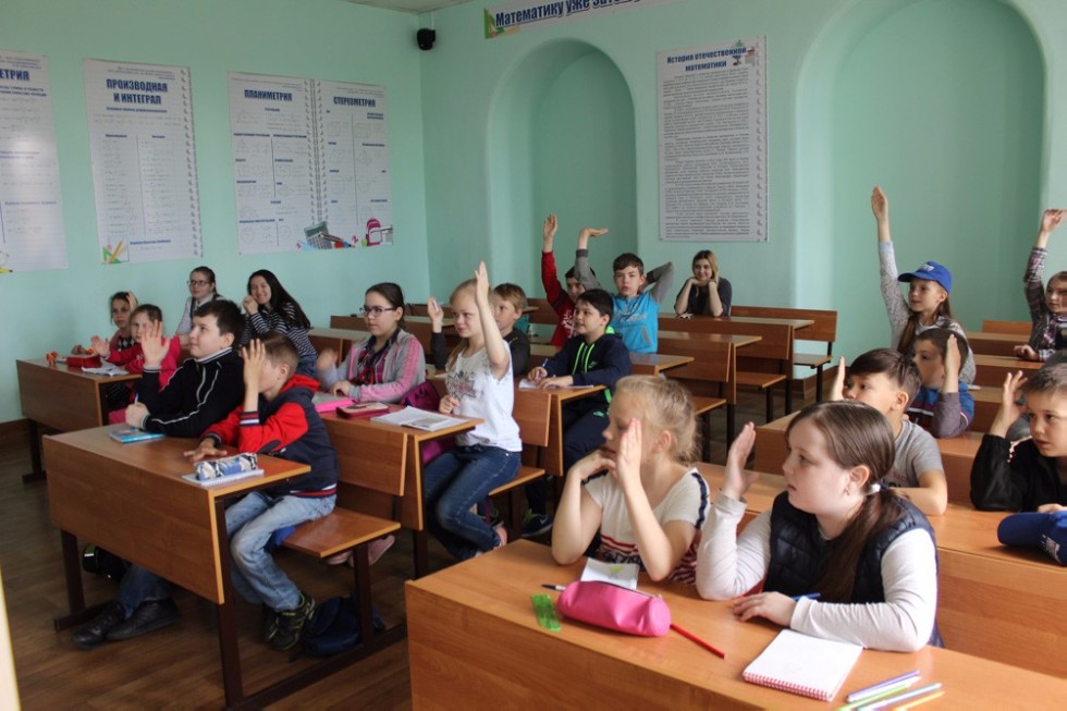 Участники смены 'ИнтеЛЛето' познакомились с Николаем Лобачевским Участники смены 'ИнтеЛЛето' познакомились с Николаем Лобачевским