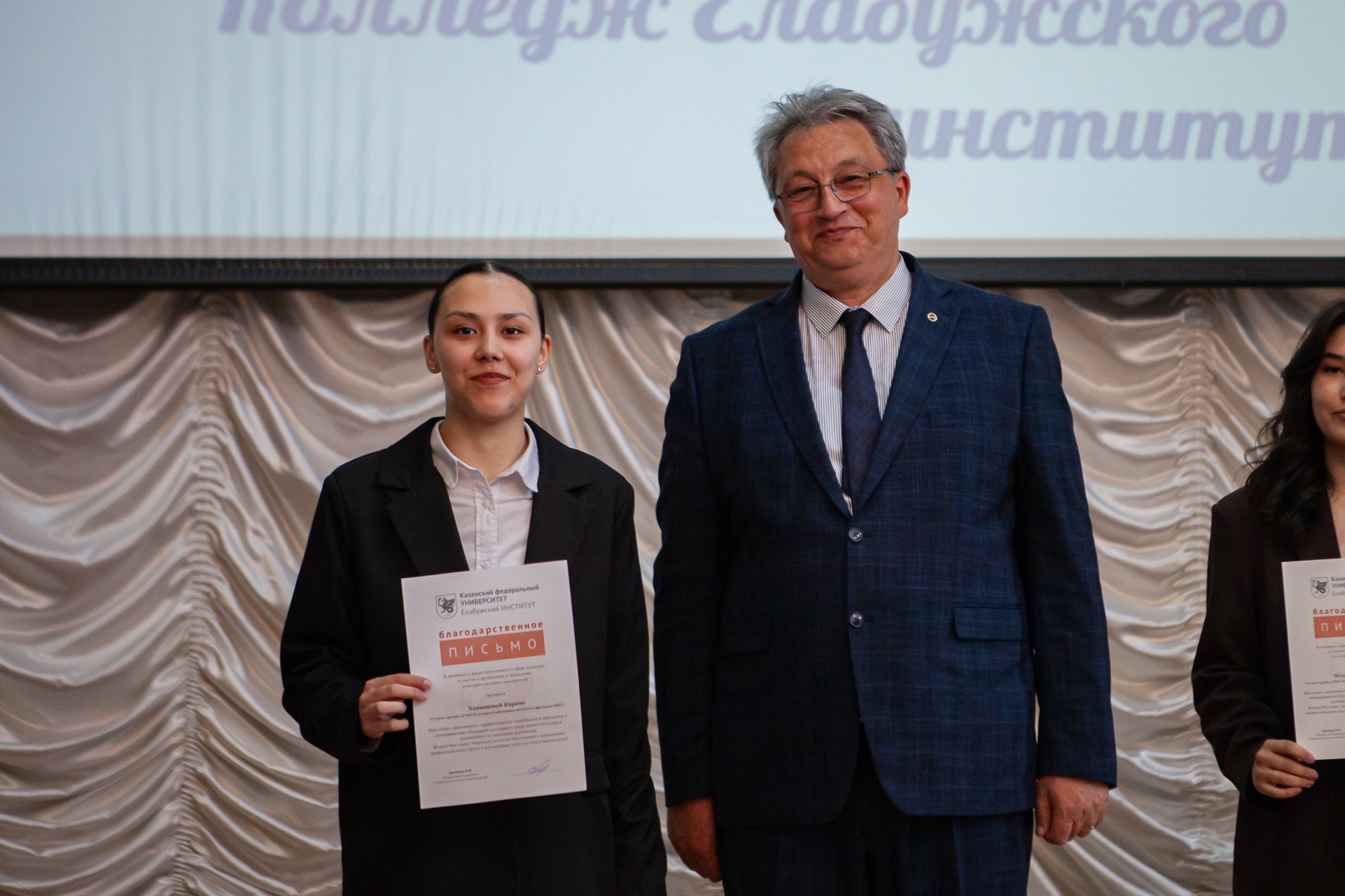 В Елабужском институте начинают звенеть последние звонки В Елабужском институте начинают звенеть последние звонки