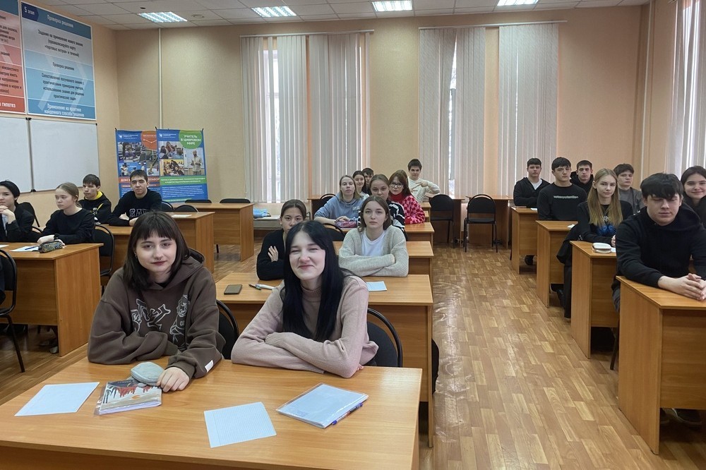 Преподаватели Елабужского института КФУ продолжают работу со школьниками психолого-педагогических классов г. Елабуги Преподаватели Елабужского института КФУ продолжают работу со школьниками психолого-педагогических классов г. Елабуги