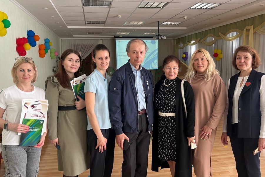 Профессор Салимова Дания Абузаровна продолжает представлять Елабужский институт перед разными слушателями Профессор Салимова Дания Абузаровна продолжает представлять Елабужский институт перед разными слушателями