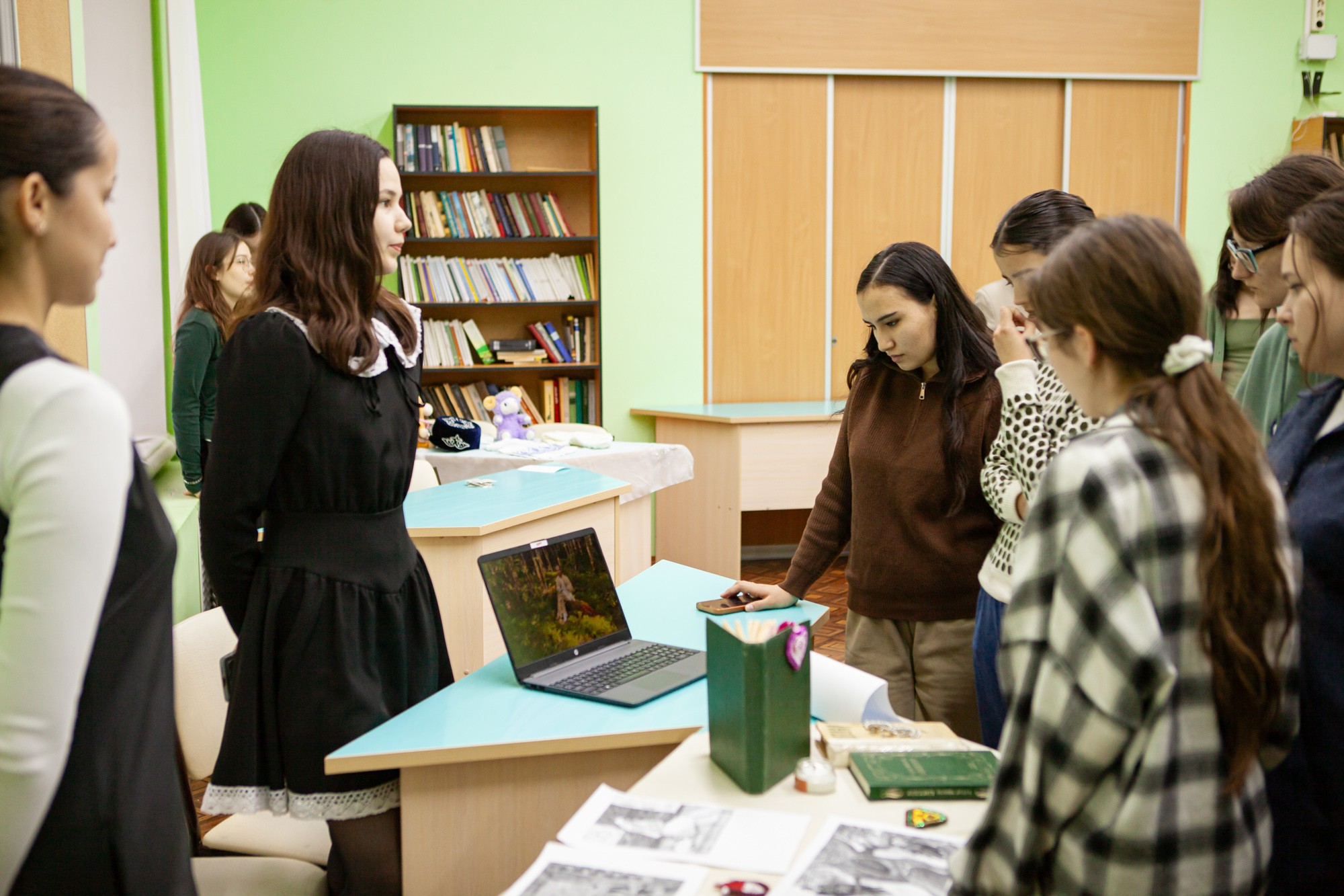 Фестиваль 'Открывая мир науки' объединил студентов и школьников в Елабужском институте КФУ Фестиваль 'Открывая мир науки' объединил студентов и школьников в Елабужском институте КФУ
