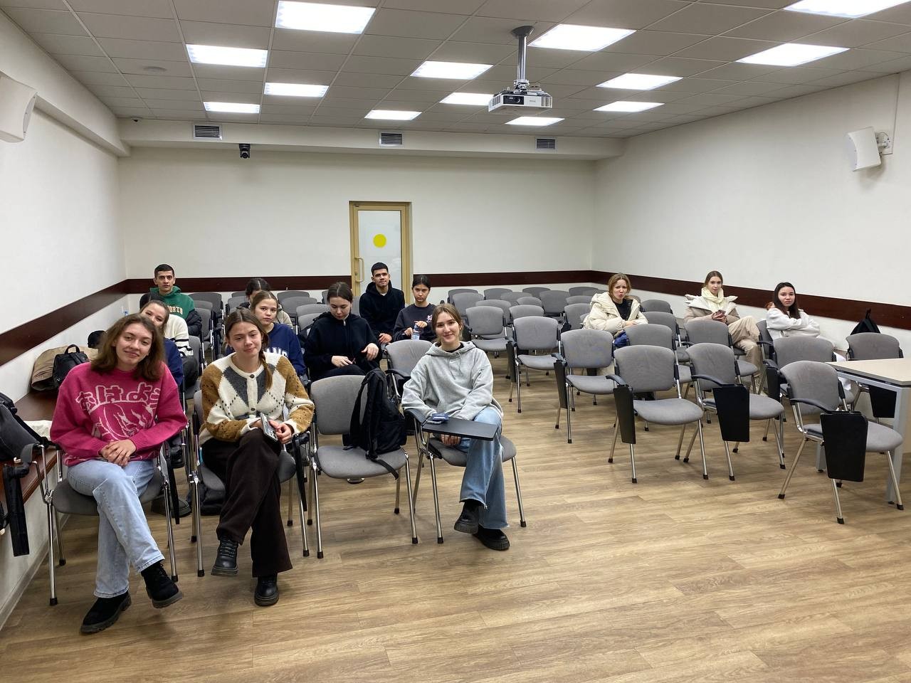 Кураторский час: 'Профилактика экстремизма и терроризма ? знай, распознавай, действуй!' Кураторский час: 'Профилактика экстремизма и терроризма ? знай, распознавай, действуй!'