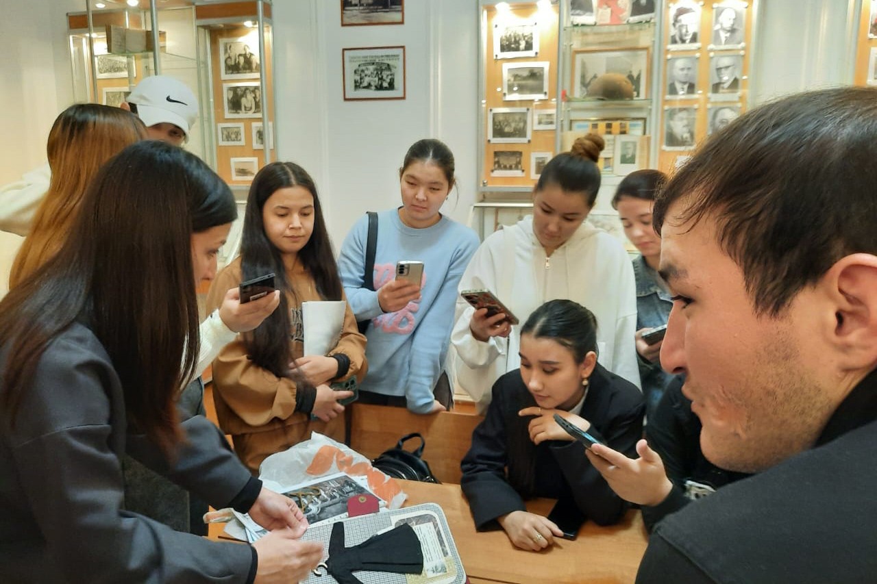 Иностранные студенты Елабужского института КФУ познакомились с наследием вуза Иностранные студенты Елабужского института КФУ познакомились с наследием вуза