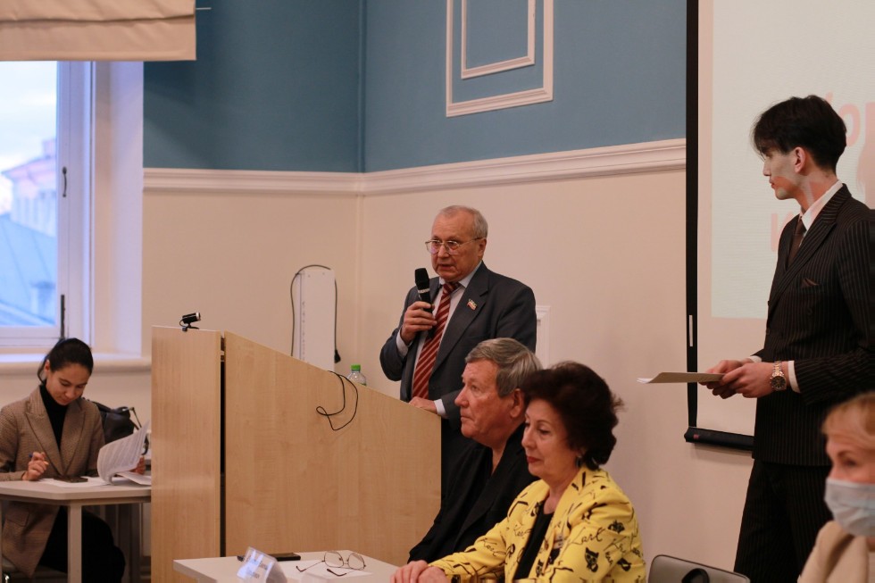 ����, ����������� 30-����� ����������� ��