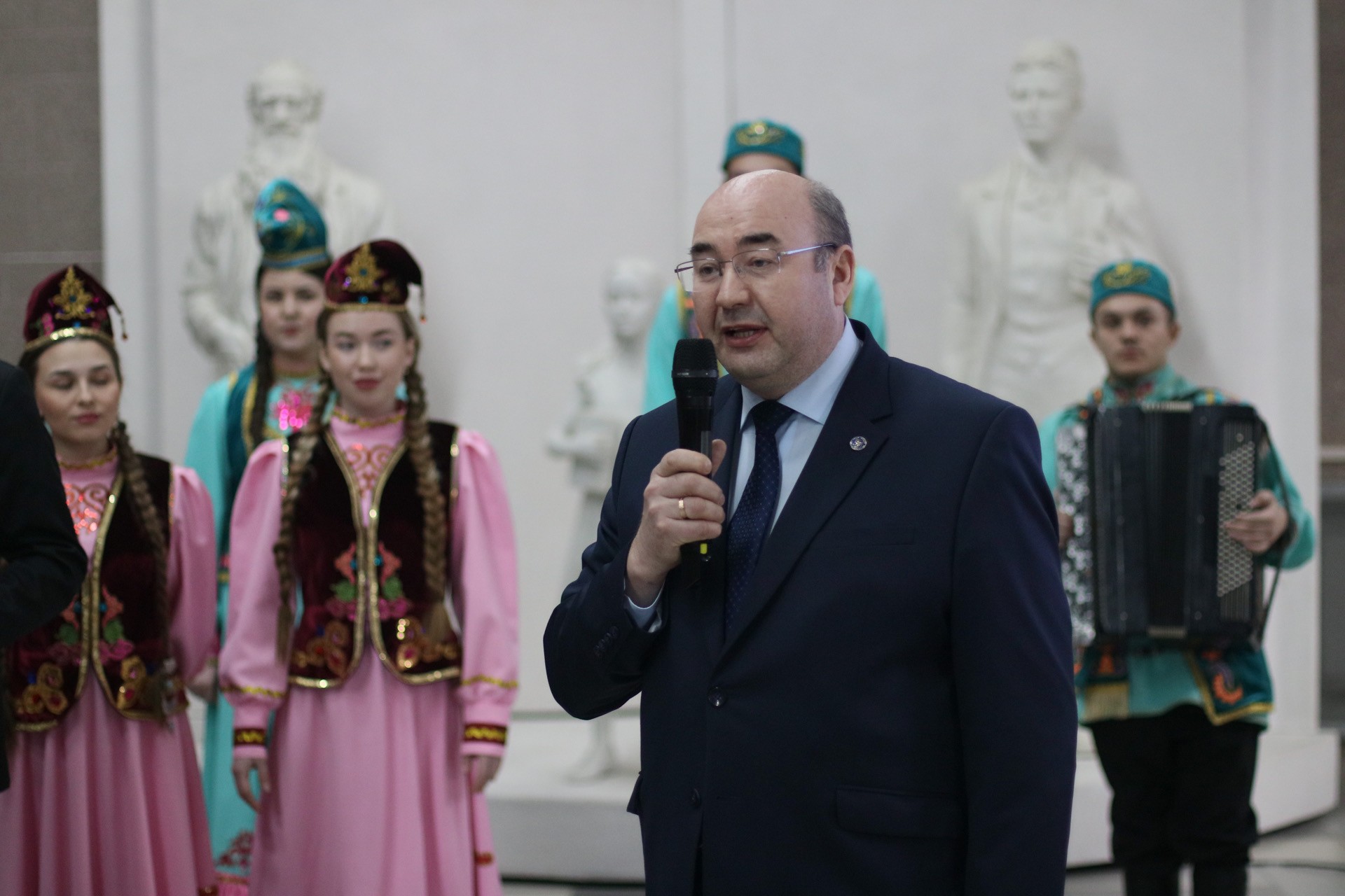 University offers free Tatar language courses